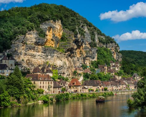 Village du Périgord dans la Roche Gageac