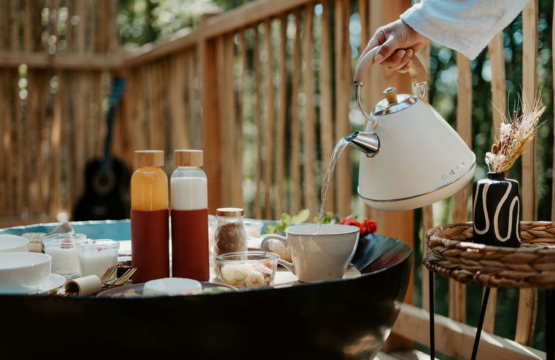Produit gastronomique sur la table d'une terrasse d'un lodge de Calviac